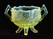 Yellow/green opalescent bowl, 2 handles, 4 feet, flower decoration Rd No 20104
